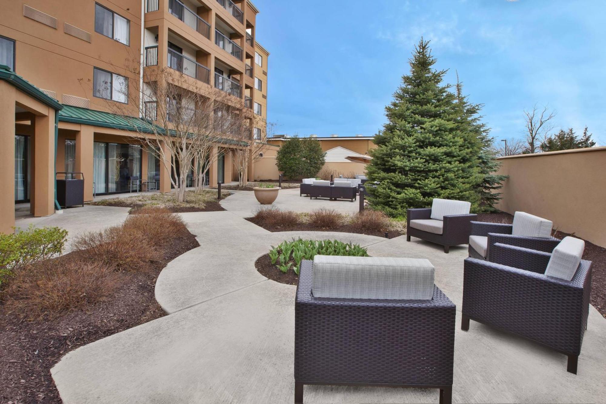 Courtyard By Marriott Somerset Hotel Exterior photo